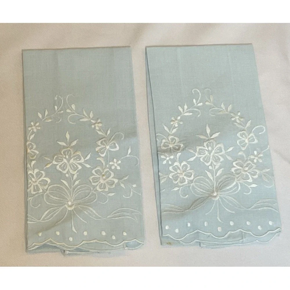 Vintage Hand Towels Napkins Embroidered Baby Blue Floral Scalloped Linen Set 2